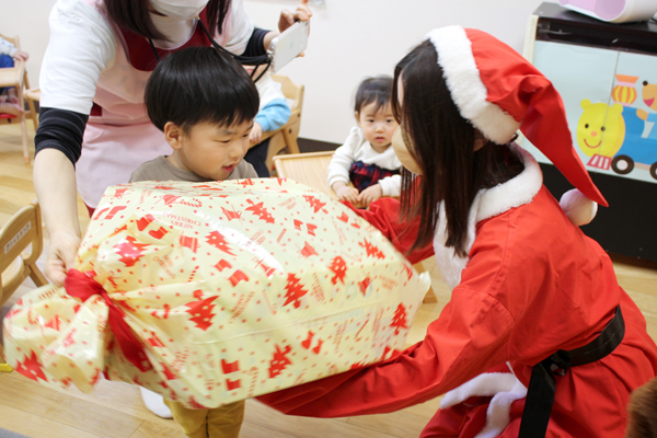 院内保育所へプレゼント